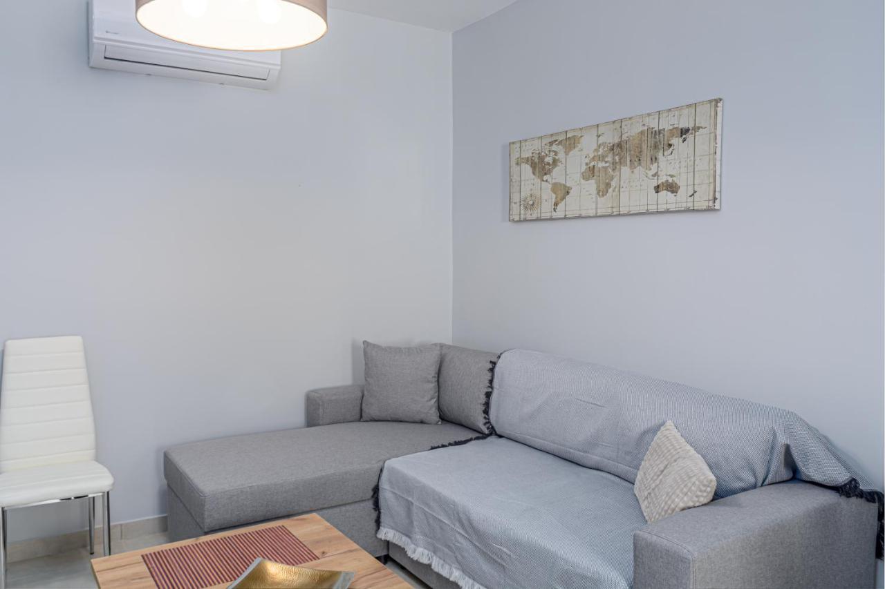 J&T Apartment - 150M From The Beach ザキントス エクステリア 写真